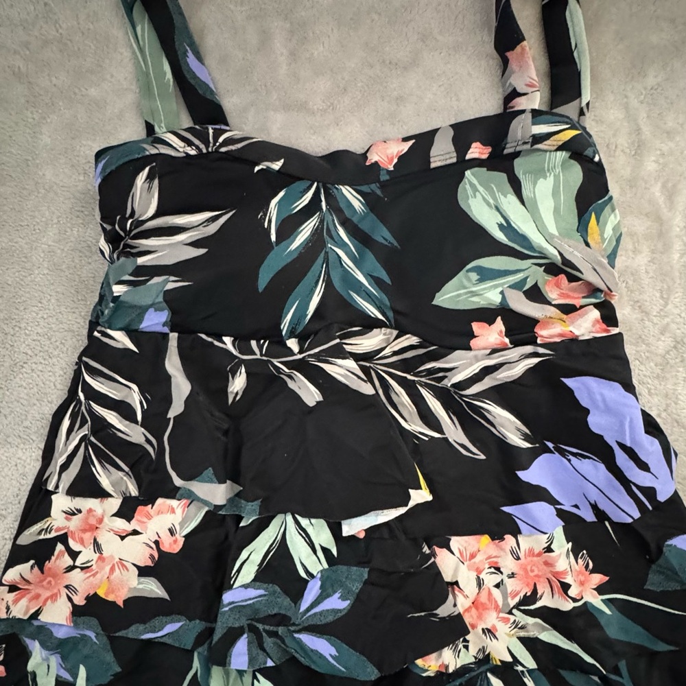 Floral Black swim top